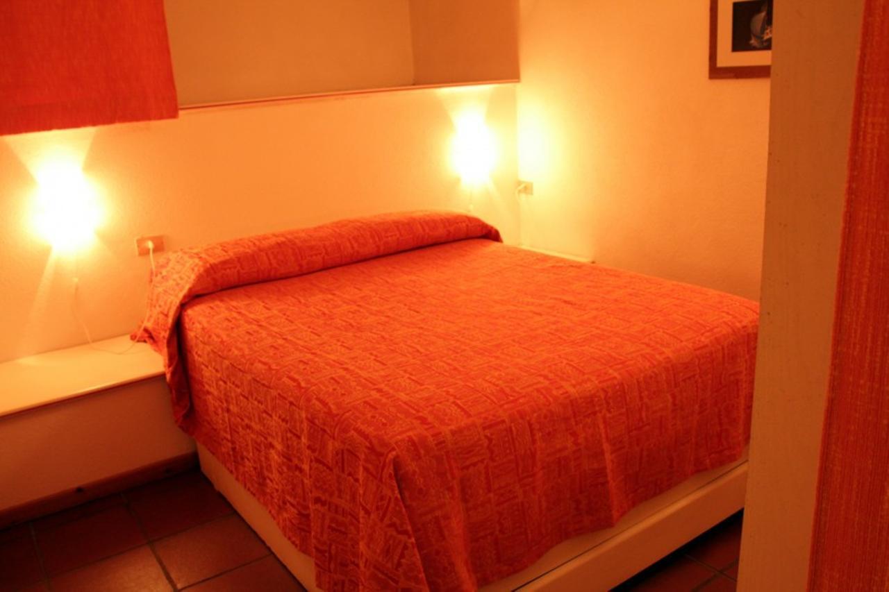 Residence Portolaconia Appartamenti Cannigione Habitación foto